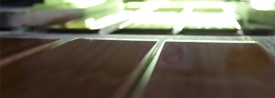 防潮更出色，抗刮更清晰 VS 工艺简陋，不耐磨耗.bmp